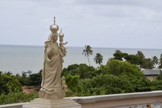 Tradicional romaria tem como ponto alto a chegada ao santuário, que fica com vista para a Praia da Penha