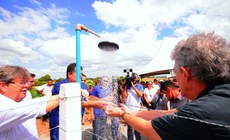 O governo do estado vem executando, em parceria com o governo federal, a construção de 203 sistemas de abastecimento de água, desses 170 já foram concluídos