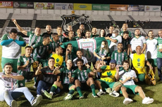 Após a vitória diante do ABC, jogadores comemoram a classificação para a Copa do Nordeste de 2022 no gramado do Estádio Frasqueirão, em Natal