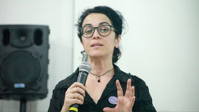 Marcia Tiburi se tornou um dos alvos preferenciais de ‘fake news’ que se misturaram a ameaças constantes e reais de morte e não lhe permitiam mais sequer sair sozinha