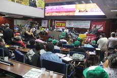 A audiência pública realizada ontem foi proposta pela deputada Estela Bezerra (PSB) e reuniu dezenas de representantes de entidades sindicais