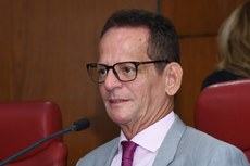 Natural de Jequié (BA), a 365 km da capital Salvador, Marcos Vinícius mudou-se para João Pessoa ainda nos anos 1980