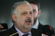 Governo está preocupado não apenas com a votação de domingo, mas também em “dar estabilidade ao país", disse Berzoini