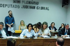 Projeto aprovado na Comissão de Constituição e Justiça da ALPB prevê ampliação de licença para oito meses em caso de prematuridade