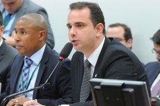 Sessão foi presidida pelo deputado Rodrigo Pacheco, PMDB-MG, que teve 39 votos a favor e 26 contrários