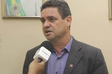 Charliton ressalta que para dissociar corrupção da gestão, prefeito deve permitir que tudo seja investigado