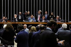 Dos 97 passaportes diplomáticos emitidos a pedido de parlamentares, apenas 27 são para eles