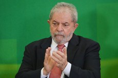 "Foram praticados atos injustificáveis de violência contra minha pessoa", disse o ex-presidente