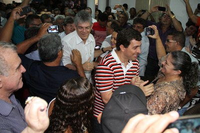 Auditório da API ficou lotado com a presença de políticos e militantes, além da imprensa