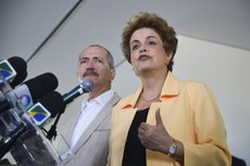 Perguntada se considera como precipitada a saída do PMDB do governo, Dilma respondeu que não avalia “ação de partido nenhum”