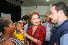 Dilma visita atingidos pelas fortes chuvas em São Paulo