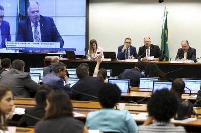 Comissão especial da Câmara discute projeto de lei Escola sem Partido 