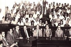 O enredo do documentário costura depoimentos de historiadores, vereadores e ex-parlamentares, e é repleto de fotos históricas e vídeos antigos