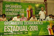 Governador Ricardo Coutinho (PSB), que assinou ordens de serviços, fez entrega de benefícios para a região, ouviu a população e prestou contas das ações realizadas no Cariri paraibano