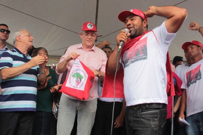 Integrantes do Movimento dos Sem Terra (MST) comemoraram a sanção da lei como uma grande vitória