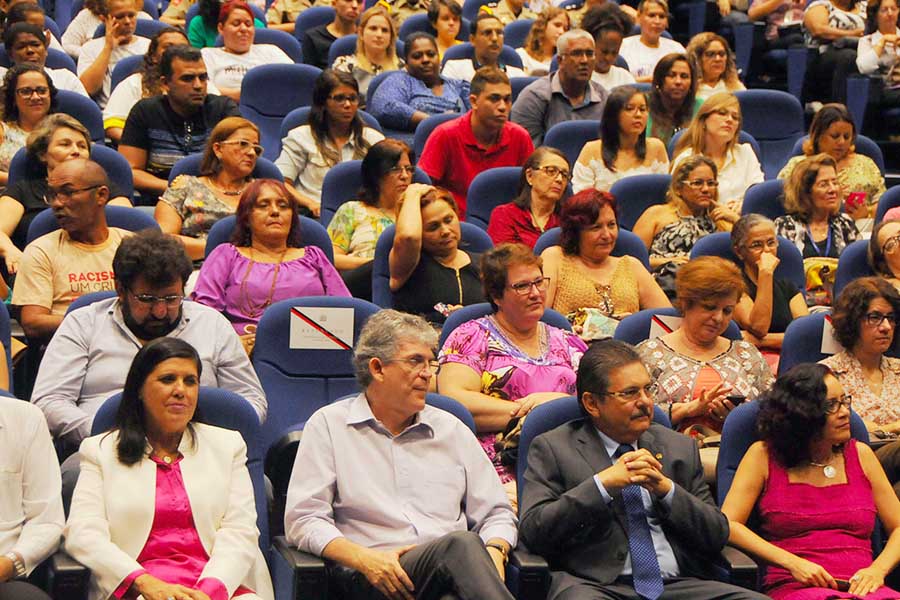 ricardo no dia internacional da mulher_foto jose marques (7).jpg