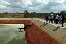 Entre as obras que vem sendo administradas pelo Governo estão a implantação de sistemas de esgotamento sanitário, adutoras e dessalinizadores