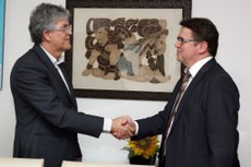 Governador cumprimenta embaixador da Finlândia, Markku Virri