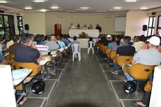 A mesa de abertura da formação voltada aos agentes socioeducativos foi presidida pela secretária do Desenvolvimento Humano, Cida Ramos 