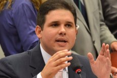 Deputado paraibano apresentou requerimento para convocação de ministro a comissão