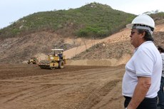 O secretário João Azevêdo passou a sexta-feira (26) vistoriando os serviços das duas barragens, que têm como principal objetivo garantir a segurança hídrica da população