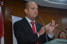 Bruno Farias anunciou que deixa o cargo na CCJ por considerar que há interferência entre as funções de vice-presidente e de líder da oposição