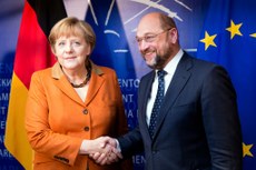 Os conservadores da chanceler alemã e os social-democratas estão negociantes a divisão dos ministérios