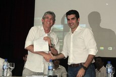 Governador Ricardo Coutinho e o ministro Helder Barbalho durante solenidade em Campina Grande