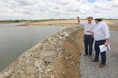 O reparo realizado na Barragem de Barreiros-PE, que rompeu na última sexta-feira, foi vistoriado pelo ministro e pelos técnicos do Ministério da Integração Nacional