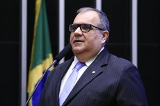 Parlamentar estava internado há uma semana no hospital Antônio Targino em decorrência de uma infecção urinária