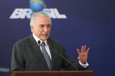 Presidente Michel Teme durante cerimônia de assinatura da Medida Provisória 