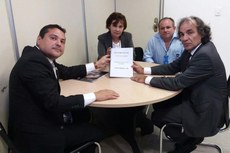 O documento aponta supostas irregularidades e omissão de informação por parte da PMJP