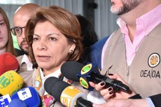 Laura Chinchilla alerta para o uso de notícias falsas disseminadas com intenção de mobilizar vontades dos cidadãos