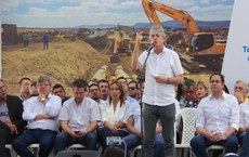 O termo de cooperação foi assinado em solenidades nas duas cidades beneficiadas pela adutora