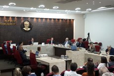 Presidente André Carlo Torres e conselheiros classificaram a sessão como histórica e destacaram celeridade