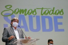 Governador João Azevêdo fez questão de agradecer, como cidadão, aos profissionais de saúde pelo empenho na luta contra a pandemia da Covid-19; o secretário Estadual de Saúde, Geraldo Medeiros (dir.), fez a apresentação do planejamento para a área, detalhando os investimentos. Foto: José Marques/Secom-PB