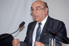 O deputado Bonifácio de Andrada (PSDB-MG) fez críticas à Justiça no sua justificativa