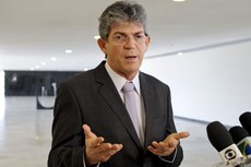 O governador Ricardo Coutinho assinará convênio entre o Procase e 19 organizações de mulheres