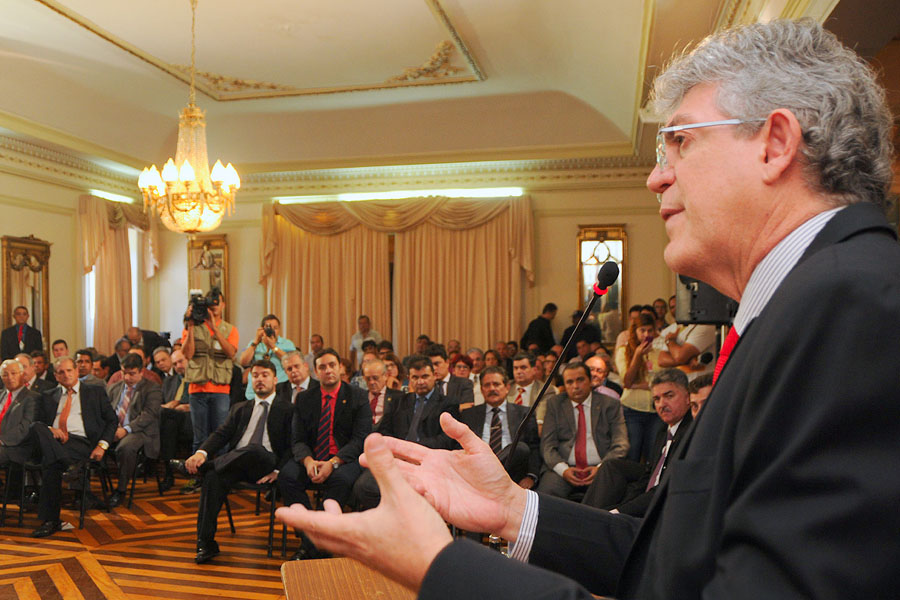 ricardo ASSINATURA DO TERMO DE CESS_O DE IMOVEL DO ANTIGO PARAIBAN foto jose marques (5).jpg