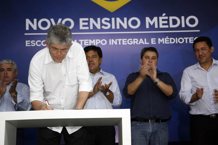 ricardo e ministro da educacao em santa luzia_foto francisco franca (4).JPG