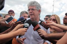 A obra assinada pelo governador atende a reivindicações dos moradores de Cabedelo e deve proporcionar a modernização da cidade