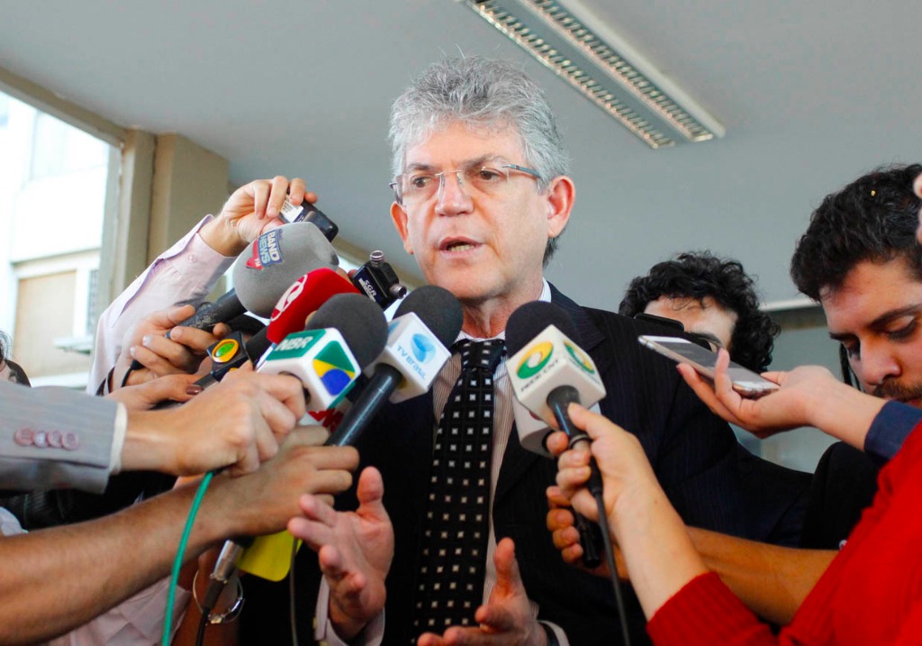 Ricardo Audiencia dos Governadores do Nordeste com o Ministro da Fazenda Henrique Meireles (4).jpg