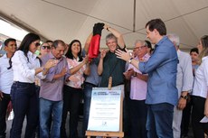 Durante a solenidade de entrega da obra, o governador ressaltou que o Estado já entregou, por meio do Programa Caminhos da Paraíba, 2.150 km de asfalto