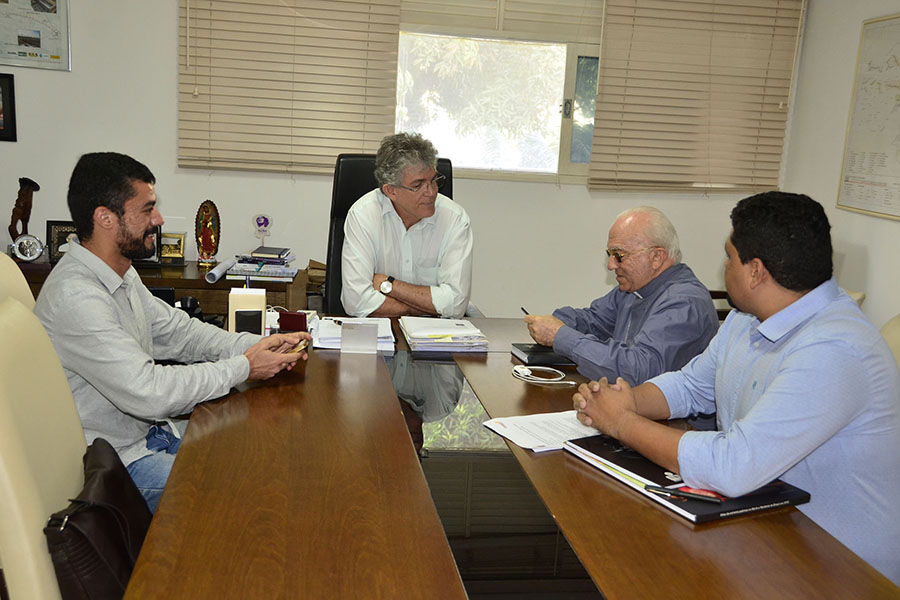 ricardo reuniao com bispo de natal foto alberi pontes (4).JPG