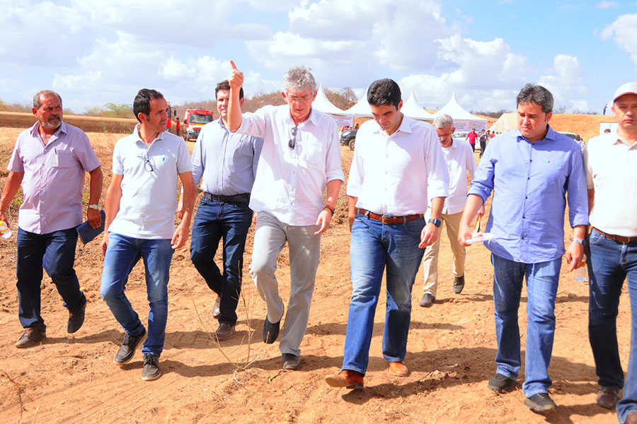 ricardo visita obras da transposicao com ministro helder barbalho foto jose marques (8).jpg