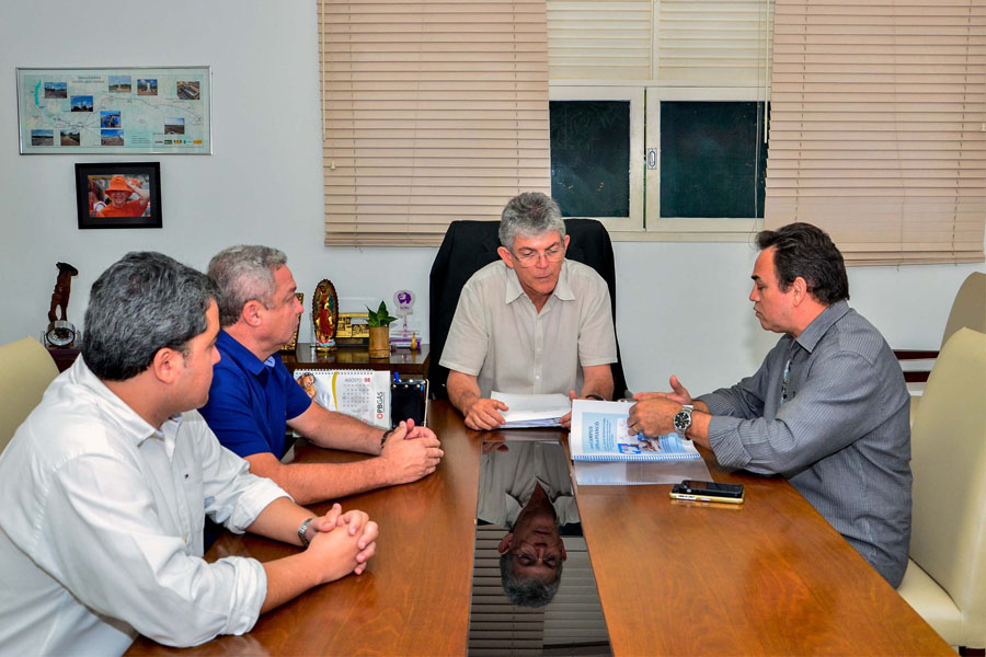 ricardo recebe reitor da uepb_foto walter rafael (1).JPG