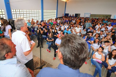 “Só a educação tem a capacidade de mudar positivamente a vida dos filhos do povo”, disse Ricardo