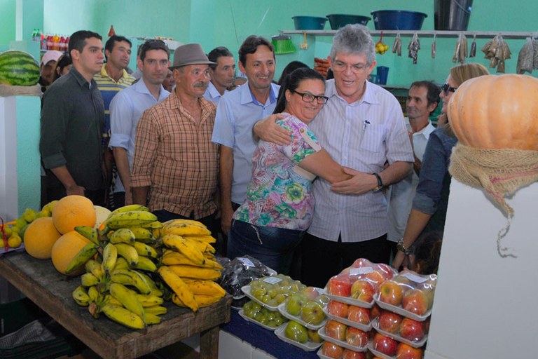 ricardo inaugura reforma do mercado de fagundes_foto jose marques (3).jpg
