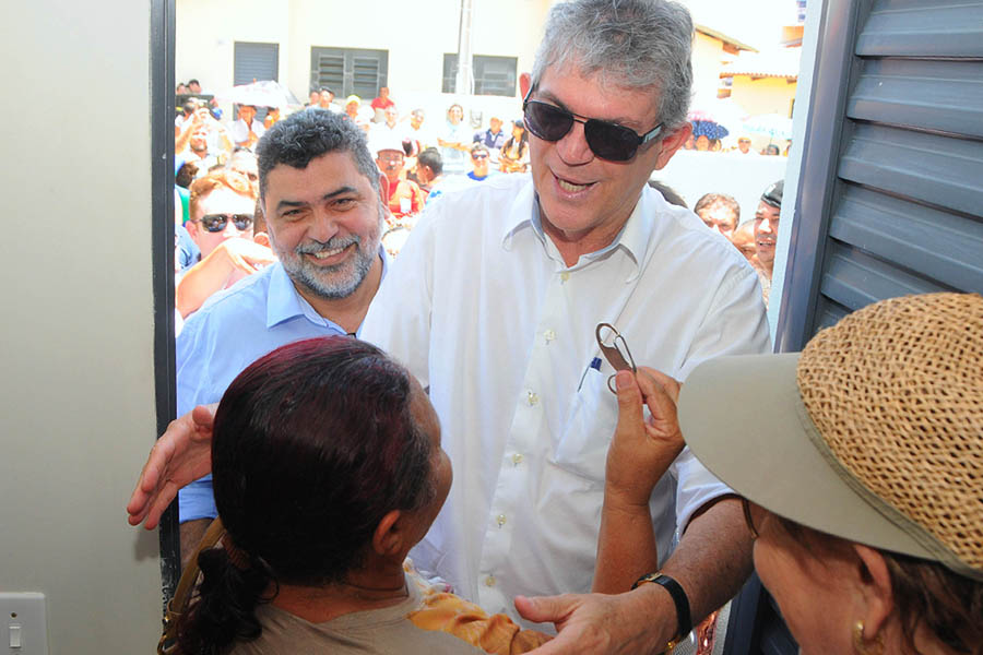 ricardo entrega casas em patos_foto jose marques (11).jpg