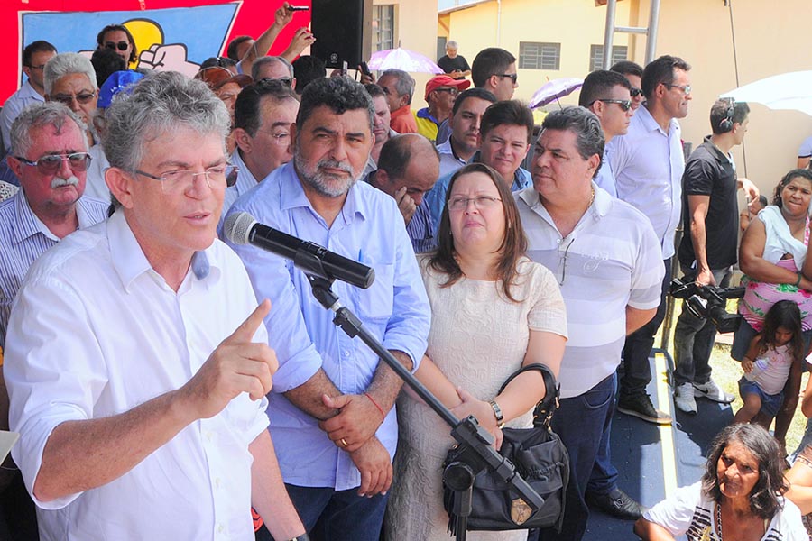 ricardo entrega casas em patos_foto jose marques (5).jpg